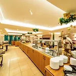 Oasis Imperial & Hotel 4*