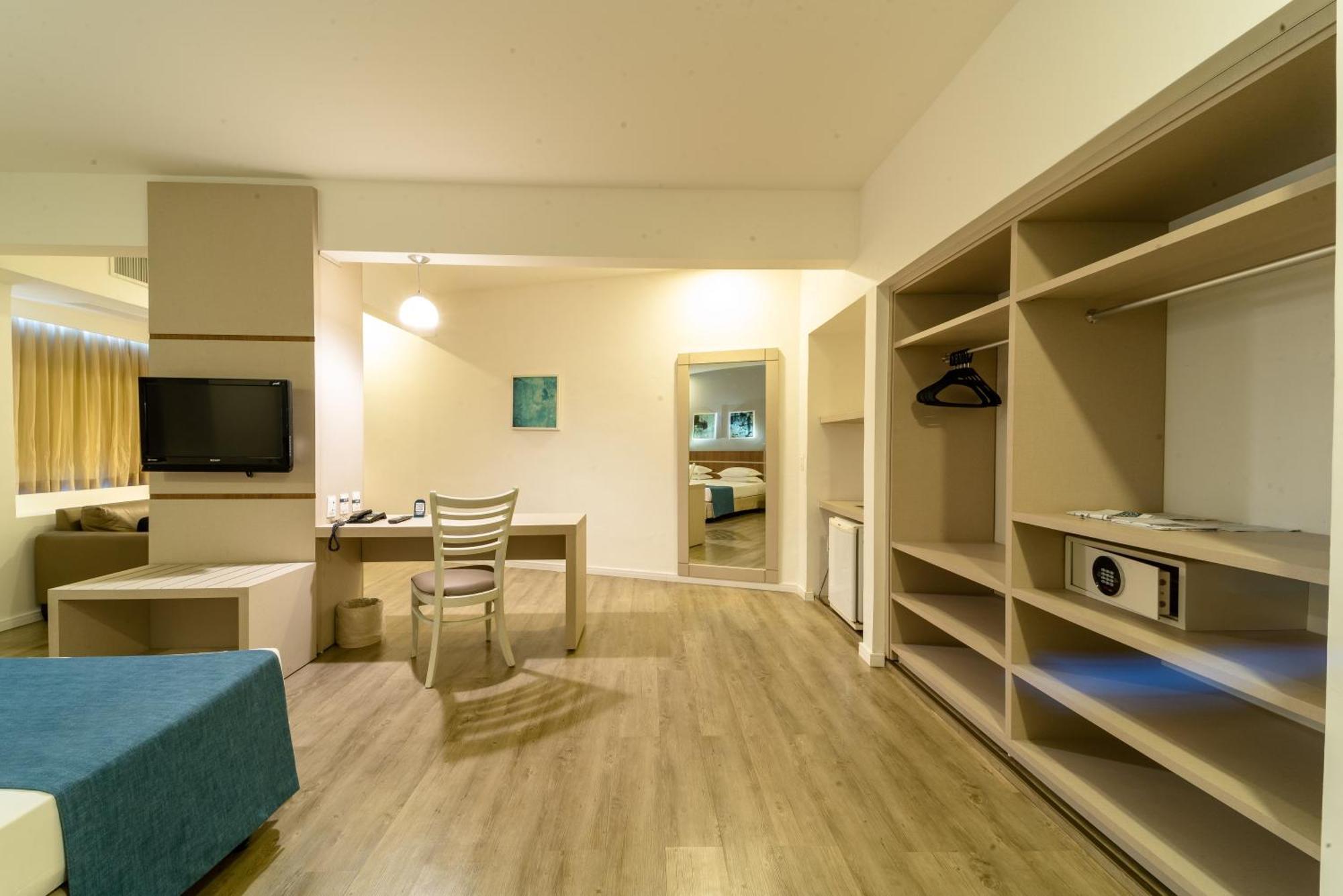 Hotel Oasis Imperial & 4*