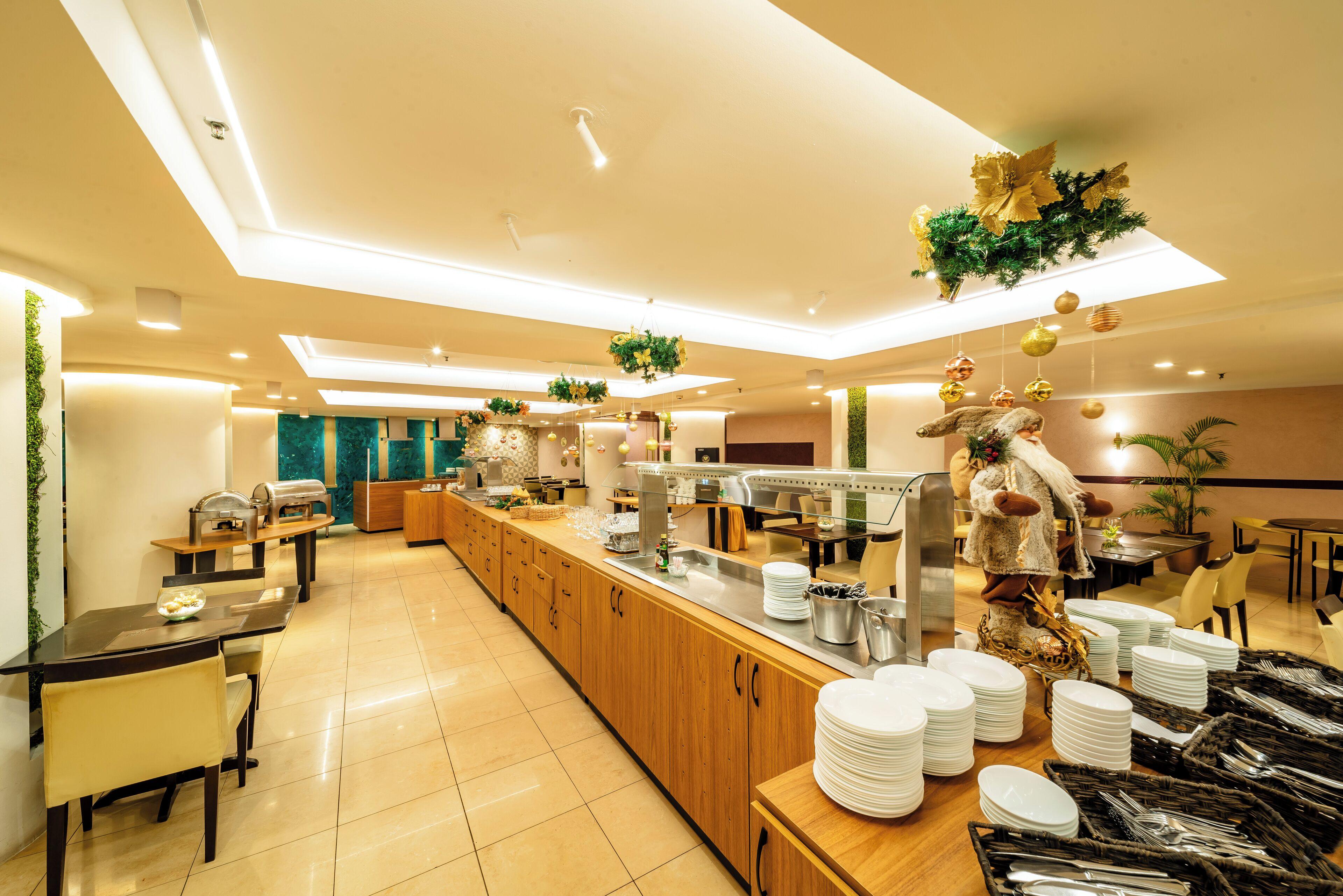 Oasis Imperial & Hotel 4*